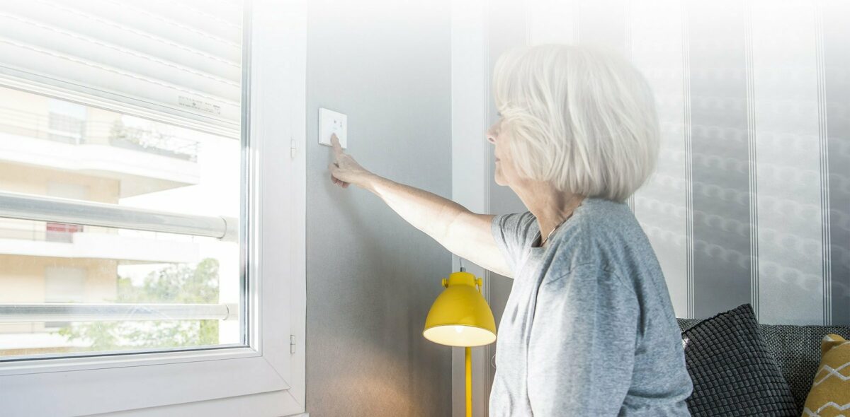 This Woman Has The Perfect Solution to Get Window Privacy Without  Installing Blinds - Dengarden News